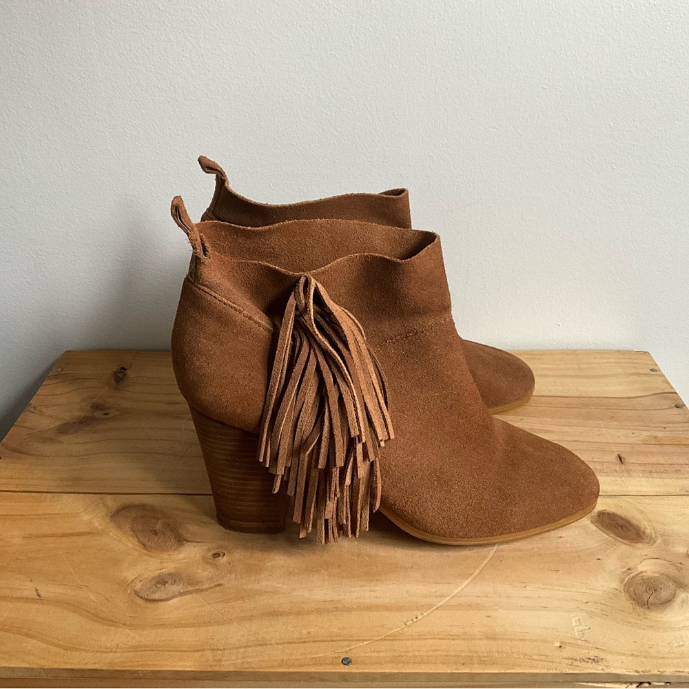 Crown Vintage Randi Brown Suede Fringe Ankle Booties Women's size 10